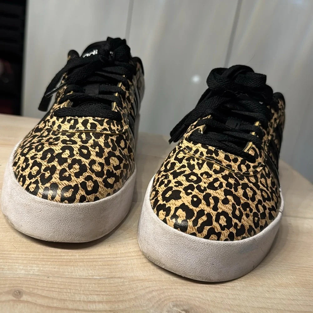 Adidas leopards shoes - Picture 3 of 8